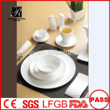 Wholesale porcelain /ceramic latest design banquet dinnerware set